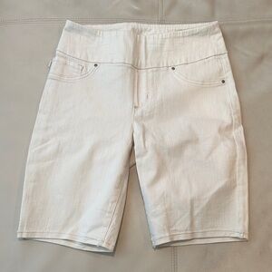 Lee Women's Off-White Bermuda Shorts